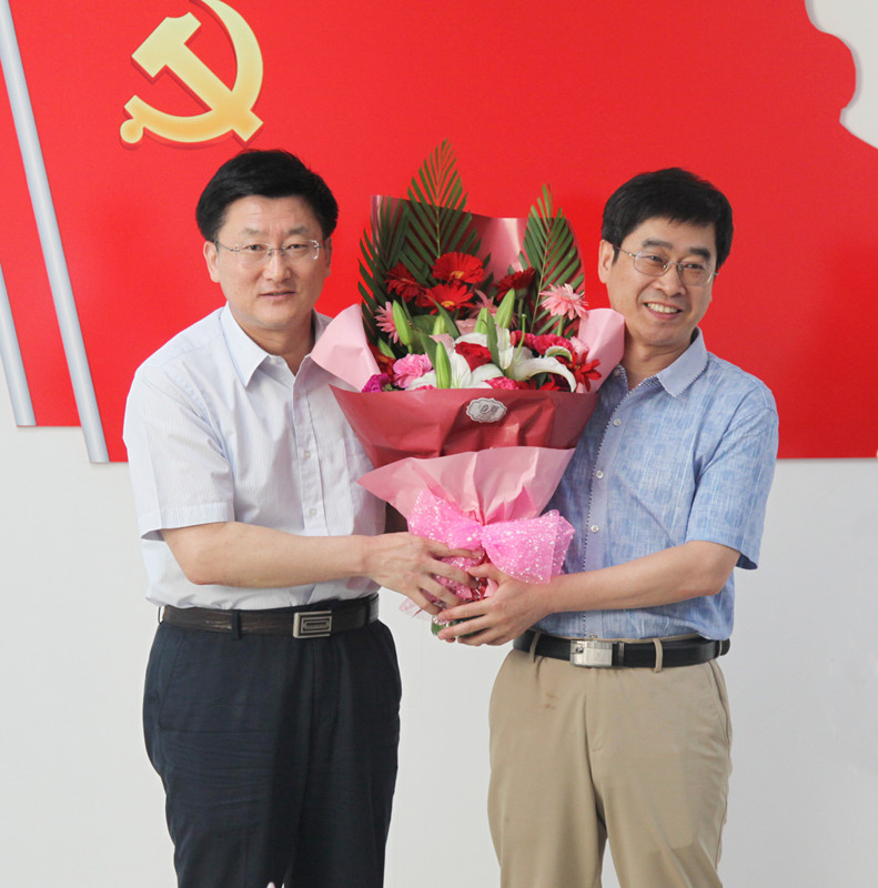 市委副书记张凯同志来院我院科技工作者_副本.jpg 市委副书记张凯同志来院我院科技工作者_副本.jpg