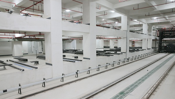 地下立体停车库，可放150辆汽车.jpg