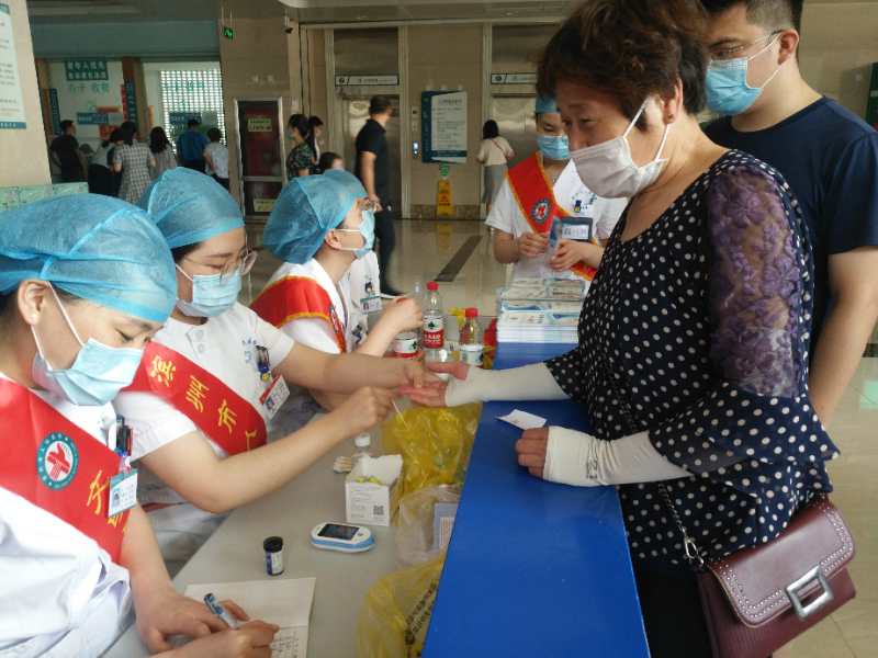 全国爱眼日 眼科举办宣传义诊活动